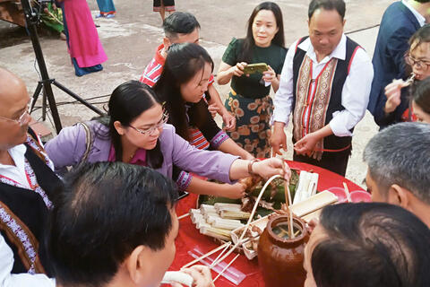 Tham gia Liên hoan